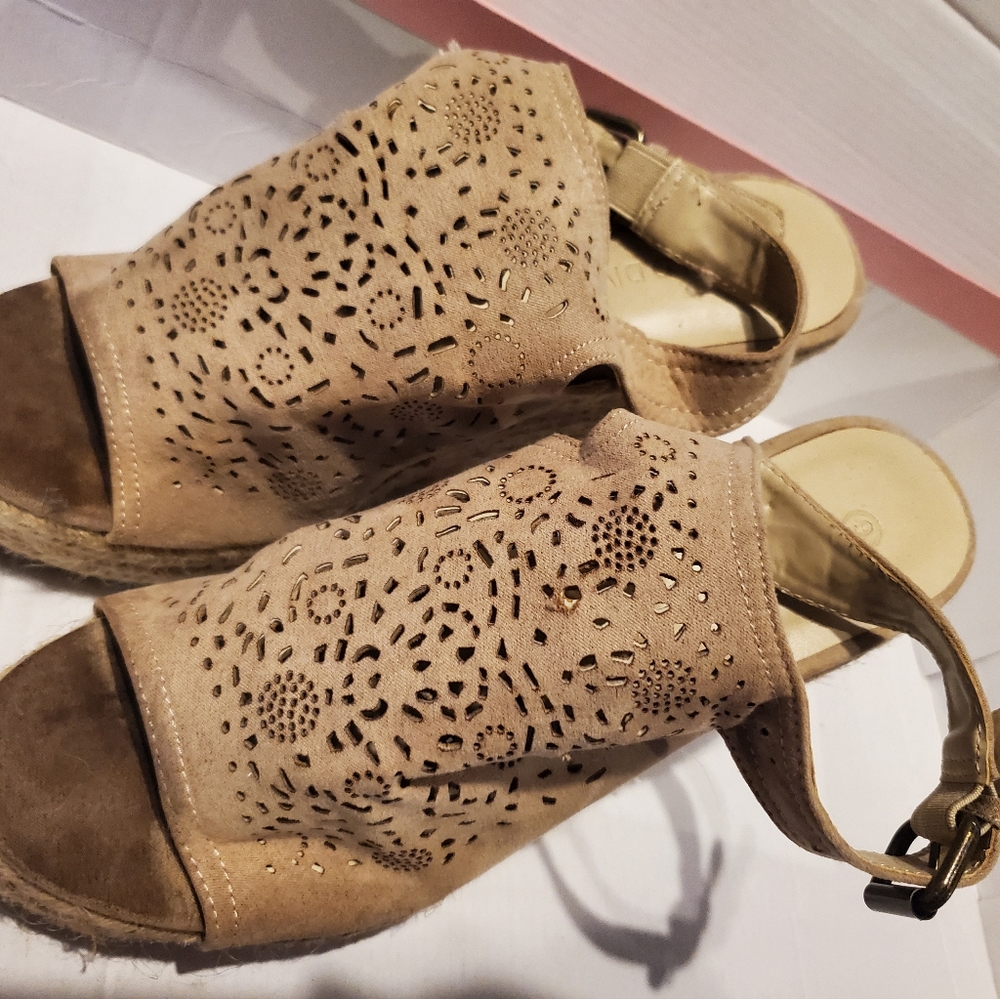 Wild Diva Lounge Tan Wedges
